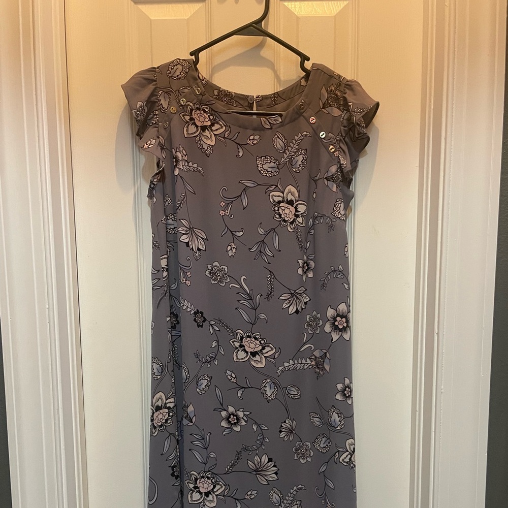 Loft dress ties at waist. Flowy.